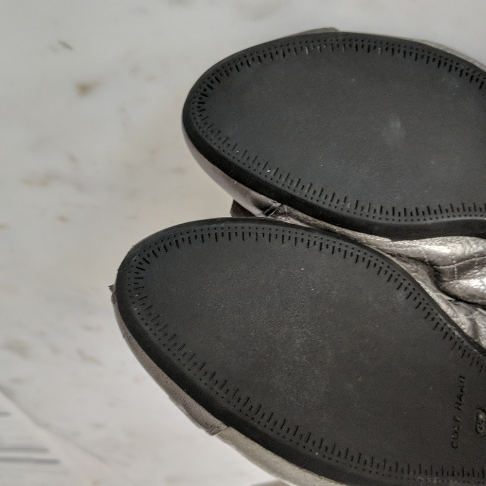 Cole Haan quilted silver ballet flats, size 7 with new gekks sock liners - Picture 5 of 7